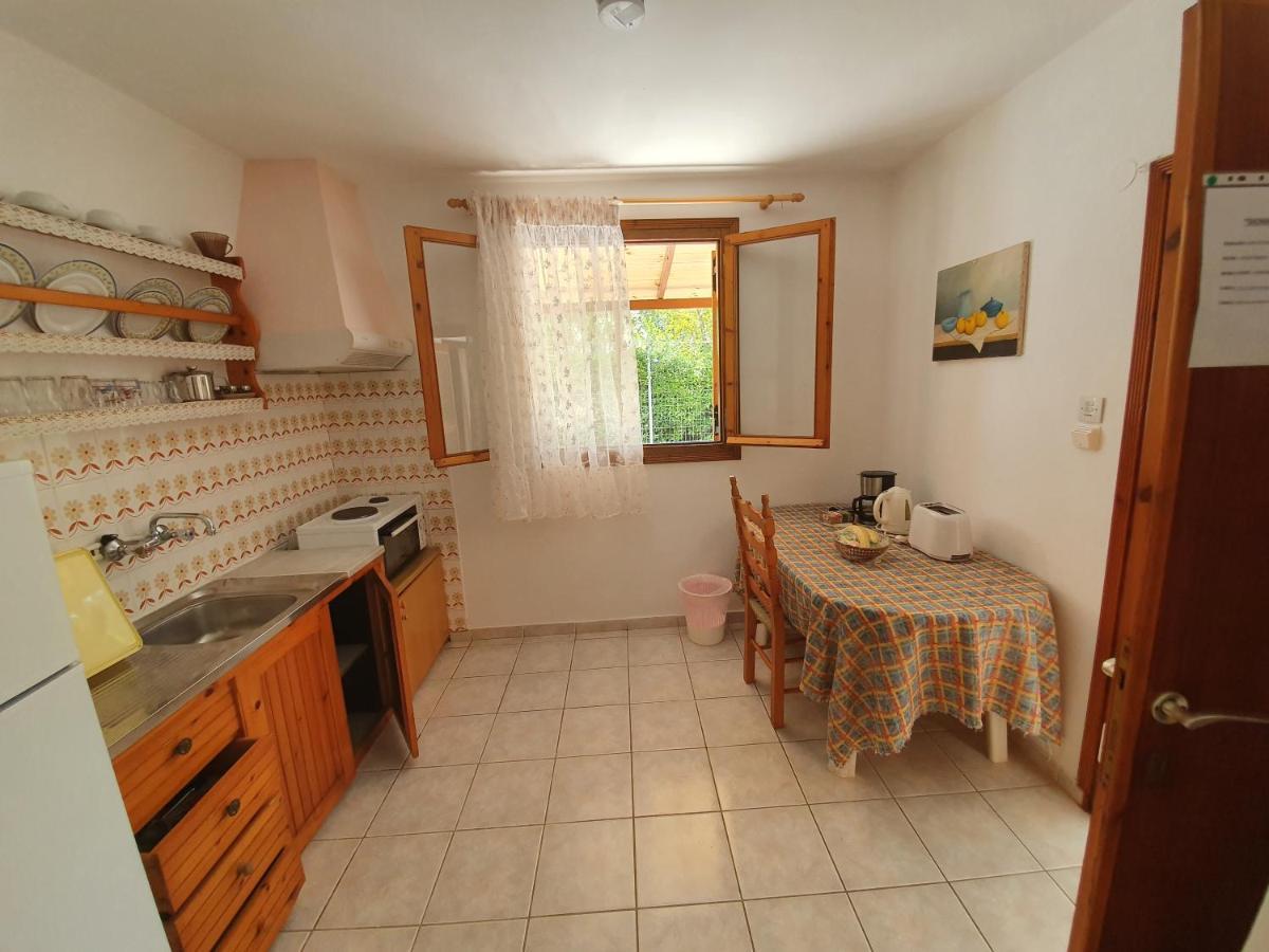 Dionisos Studios And Apts Skiathos Koukounaries Exteriér fotografie