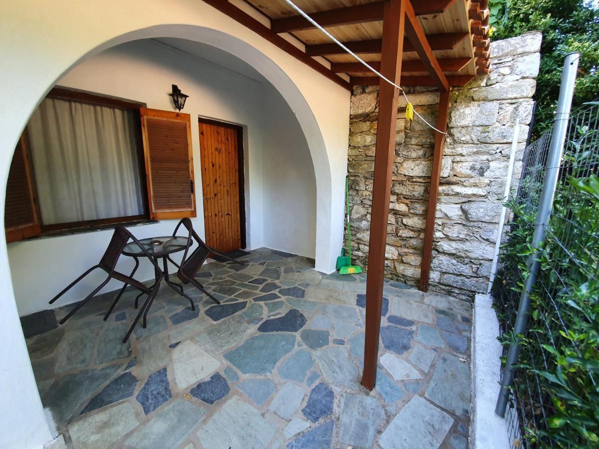 Dionisos Studios And Apts Skiathos Koukounaries Exteriér fotografie