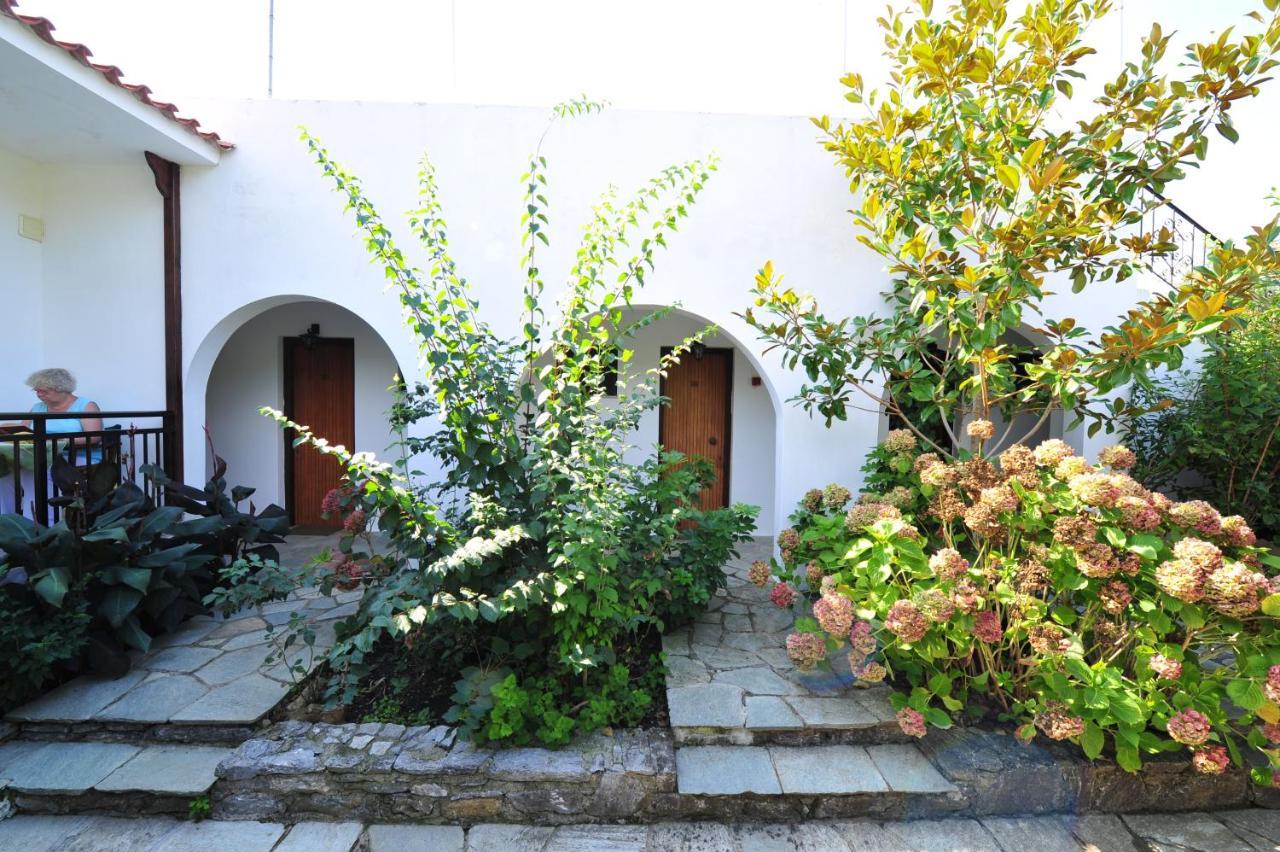 Dionisos Studios And Apts Skiathos Koukounaries Exteriér fotografie